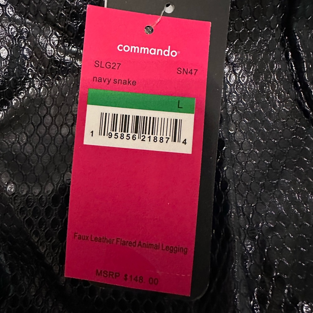 ⭐️ NWT ⭐️ Commando Faux LeatherSnakeSkin Print Navy Flare Leggings - Picture 3 of 7